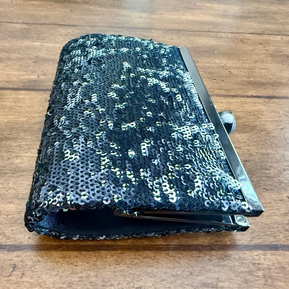 Black Silver‎ Sequin Evening Clutch Bag • Gunmetal Kiss Lock Clasp • Chain Strap